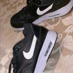 Nike Shoes - Nike Air Max Shoes Nike Shoes - Nike Air Max Shoes
